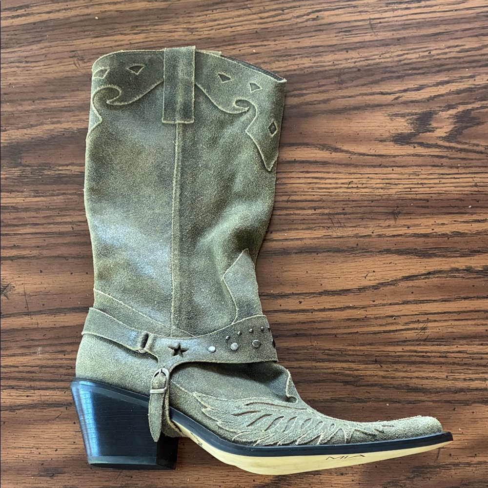 27:07 Vintage MIA Distressed Leather Cowboy Boot
